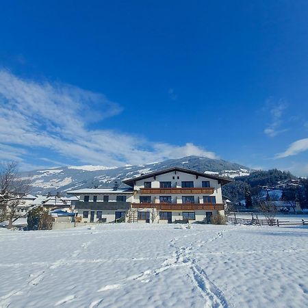 Alpenzeit Zillertal Apartments Целль-ам-Ціллер Екстер'єр фото