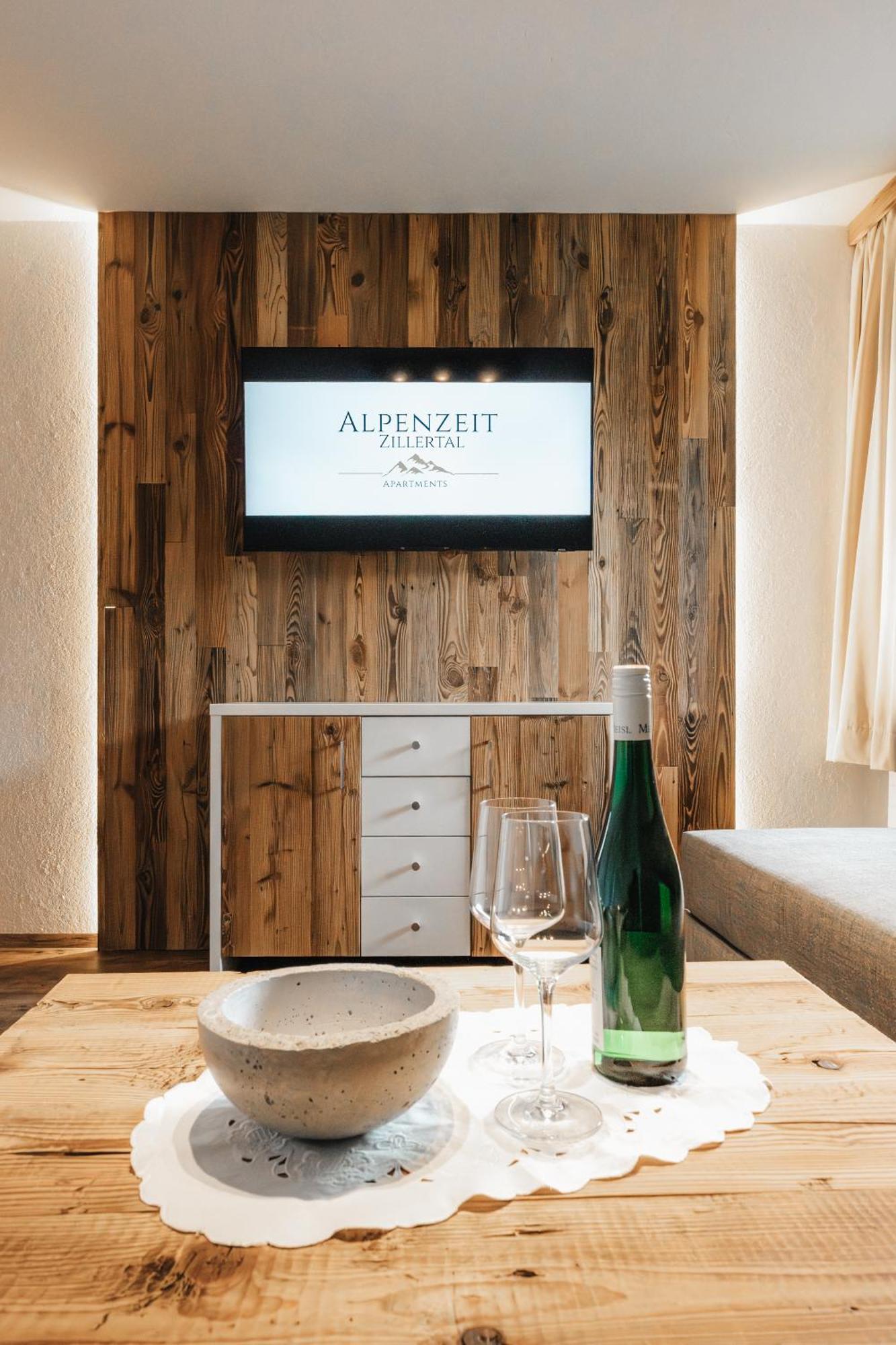 Alpenzeit Zillertal Apartments Целль-ам-Ціллер Екстер'єр фото