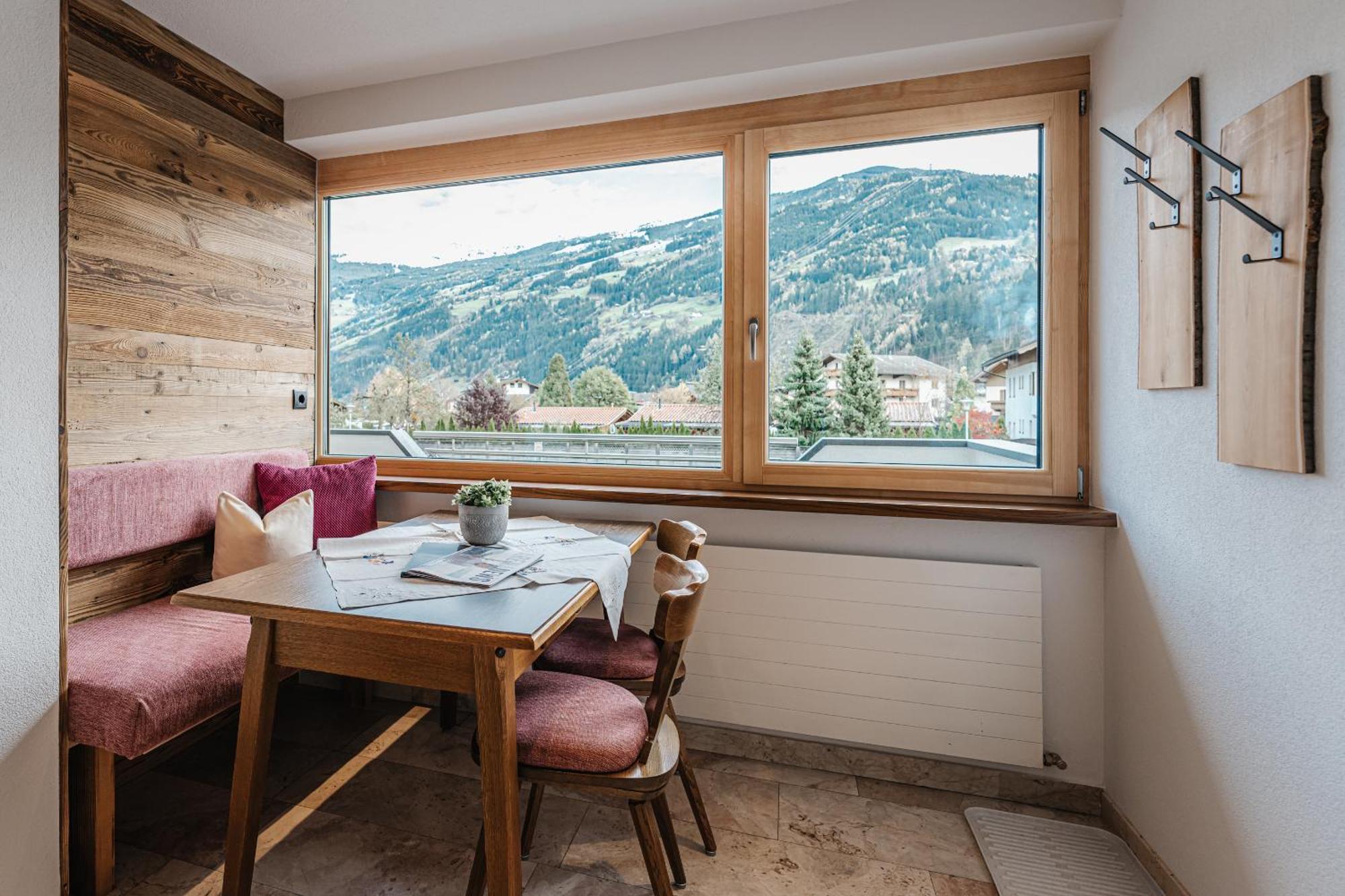 Alpenzeit Zillertal Apartments Целль-ам-Ціллер Номер фото