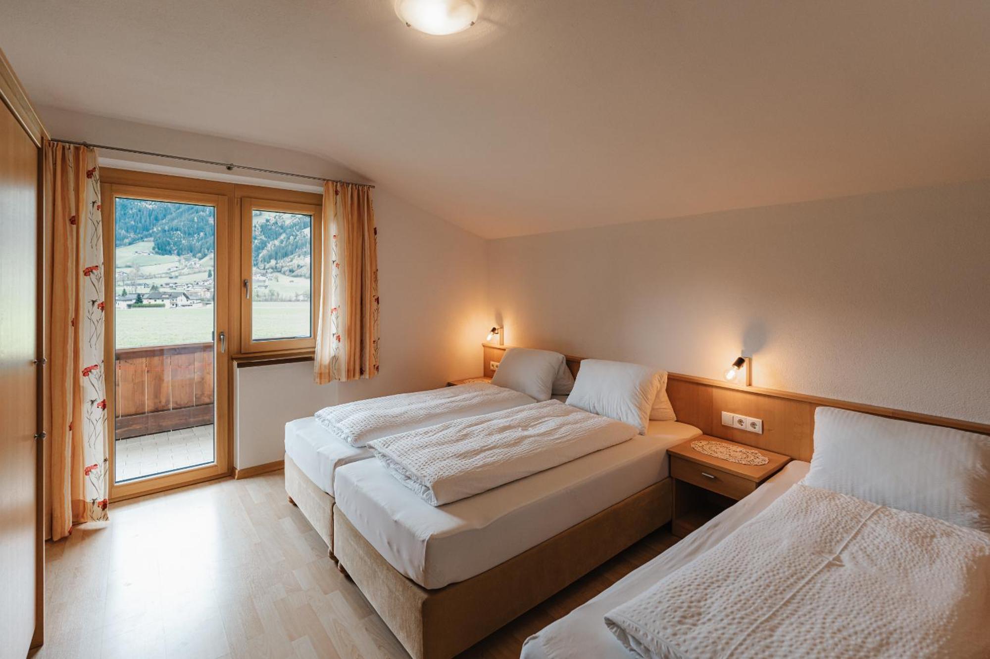 Alpenzeit Zillertal Apartments Целль-ам-Ціллер Номер фото