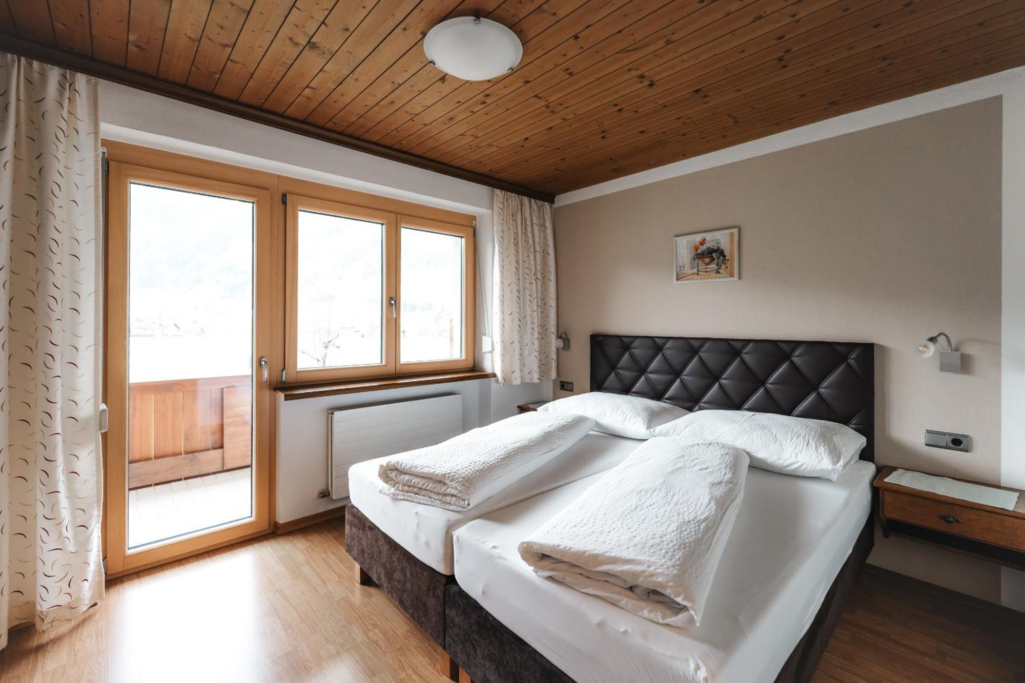 Alpenzeit Zillertal Apartments Целль-ам-Ціллер Номер фото