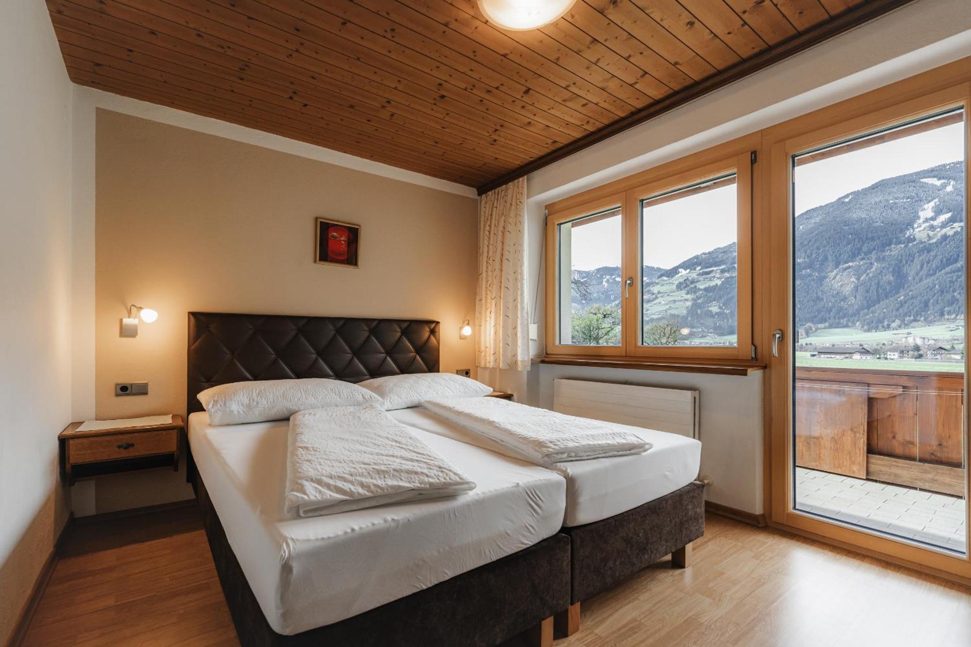 Alpenzeit Zillertal Apartments Целль-ам-Ціллер Номер фото