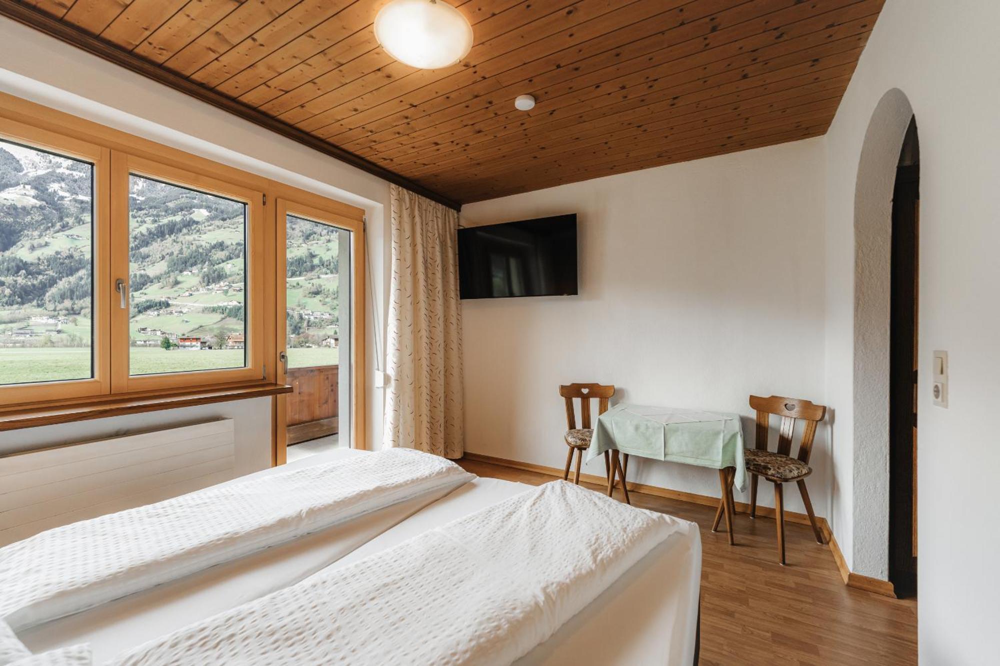 Alpenzeit Zillertal Apartments Целль-ам-Ціллер Номер фото
