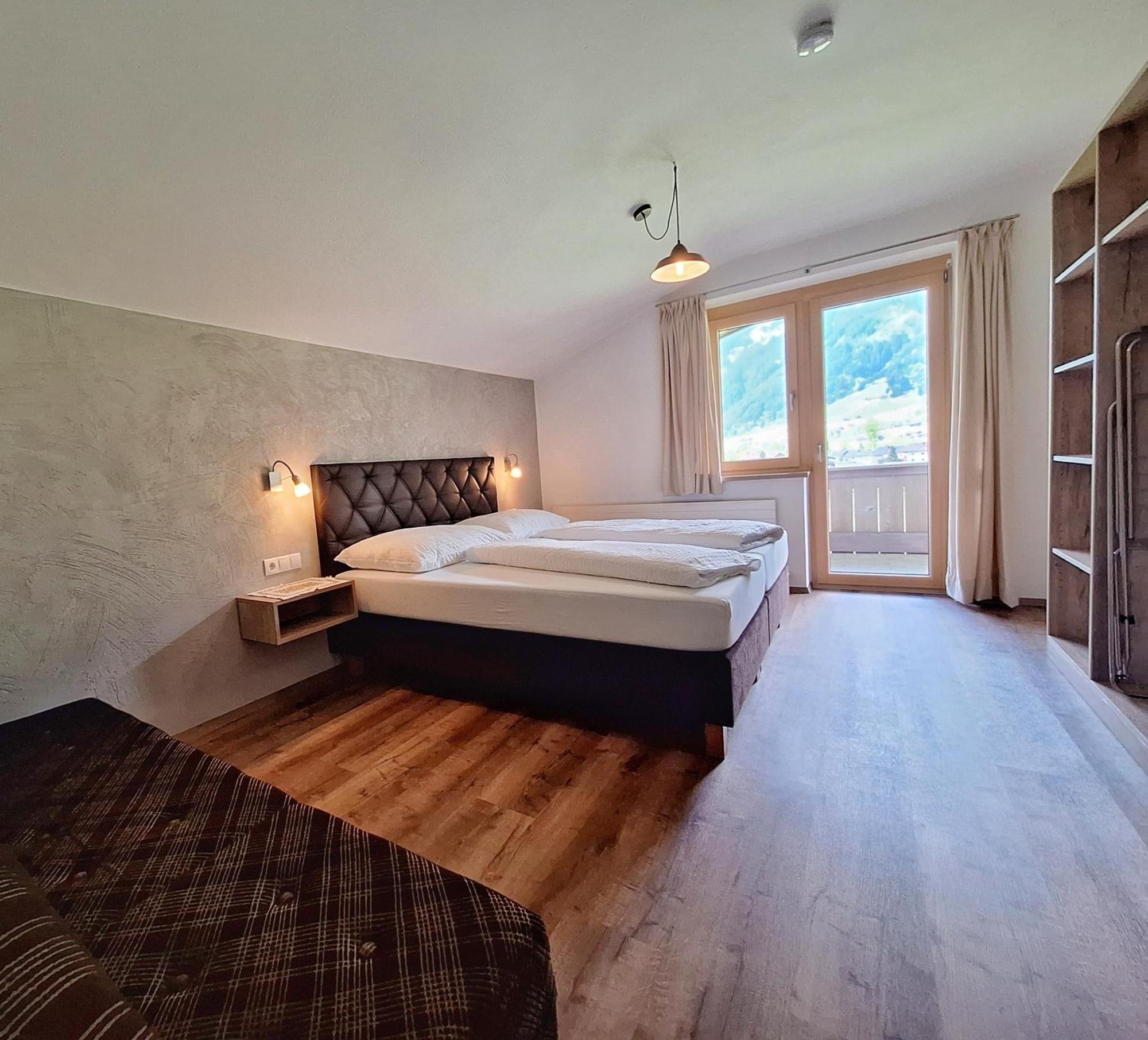 Alpenzeit Zillertal Apartments Целль-ам-Ціллер Екстер'єр фото